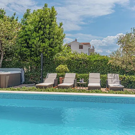 Front In Σπίτι διακοπών Srima