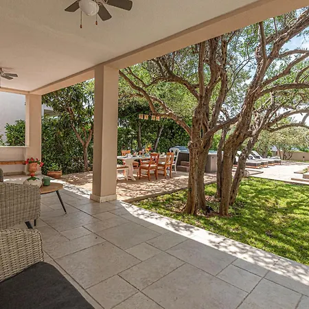 Front In Σπίτι διακοπών Srima